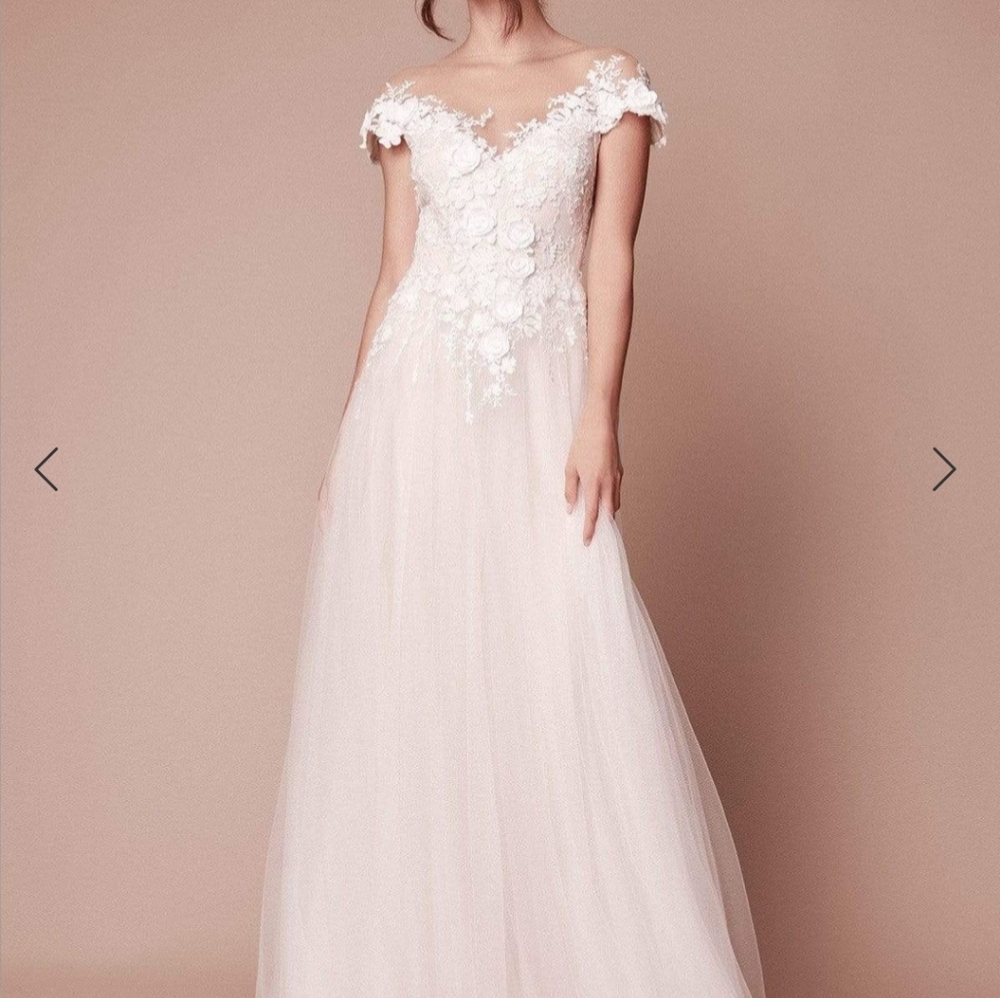 Tadashi Shoji DUCHESS FLORAL APPLIQUE GOWN SIZE 00 IVORY